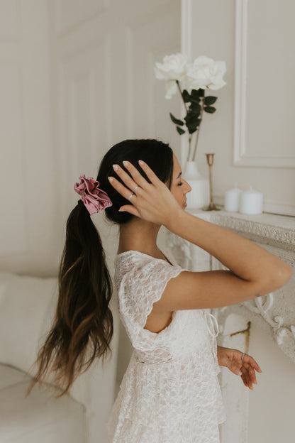 Chouchou à volants - Satin rose vintage